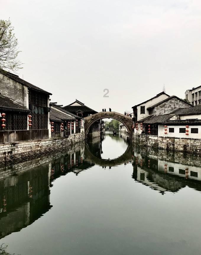 莎士比亚在文学界的地位怎么样？他最有名的作品是什么？